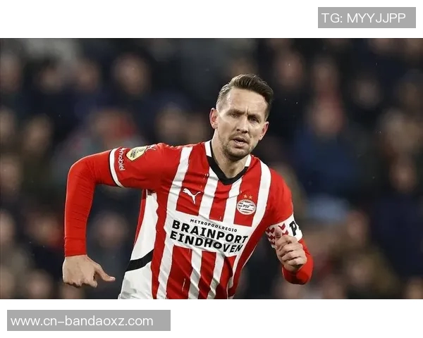 荷媒报道前进之鹰创下荷兰足坛新纪录单场更换八名球员引发热议